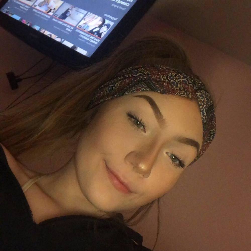 Meet your Posher, Kayla